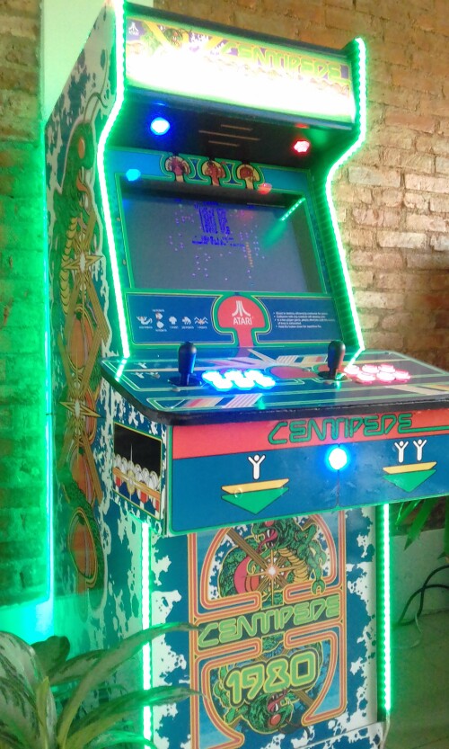 ARCADECENTIPEDEGAMEMACHINEINCOSTARICA.jpg