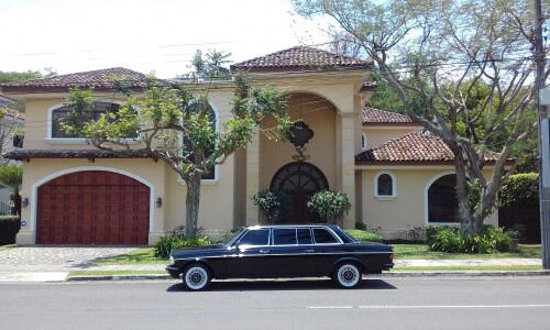 AMAZINGMANSIONANDMERCEDES300DLANGLIMUSINACOSTARICALIFESTYLE.jpg