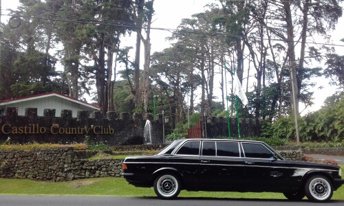 CastilloCountryClubSanRafaelCostaRica.MERCEDESLANGCLASSICLIMOUSINERIDES..jpg