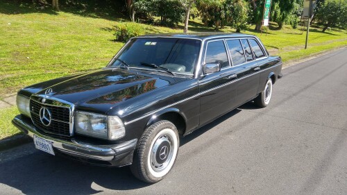 CCCCLASSICMERCEDES300DLANGLIMOUSINEFORCLIENTS.jpg